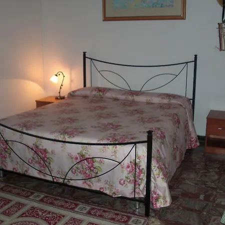 Bed & Breakfast Agriturismo Al Mandorlo Serrungarina