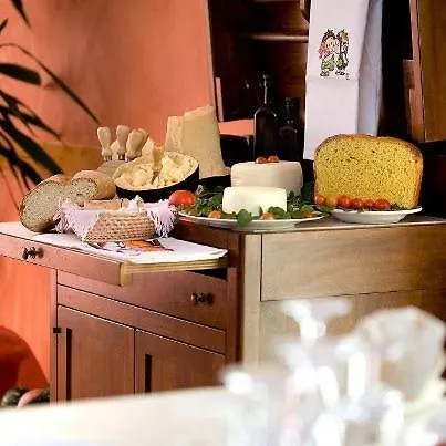 Agriturismo Al Mandorlo Serrungarina