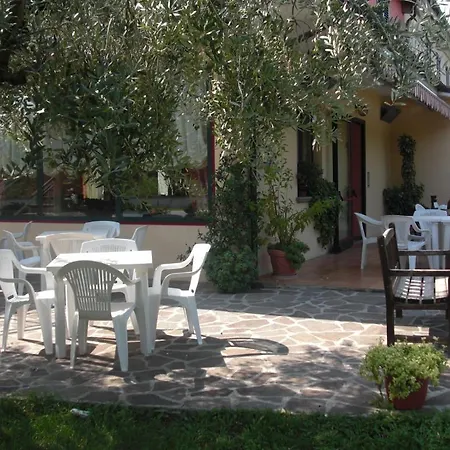 Couette-café Agriturismo Al Mandorlo Serrungarina