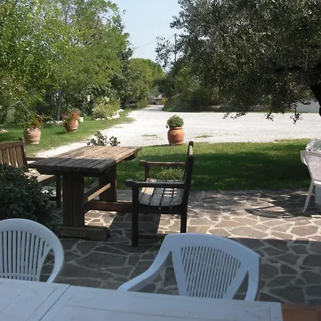 Agriturismo Al Mandorlo Couette-café Serrungarina