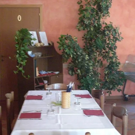 Agriturismo Al Mandorlo Couette-café Serrungarina