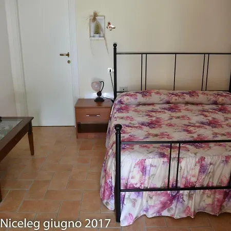 Couette-café Agriturismo Al Mandorlo Serrungarina