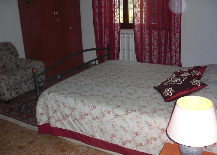 Agriturismo Al Mandorlo Bed and Breakfast