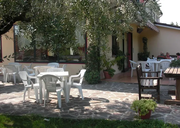 Bed and Breakfast Agriturismo Al Mandorlo Serrungarina