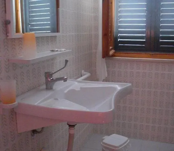 Bed and Breakfast Agriturismo Al Mandorlo Serrungarina